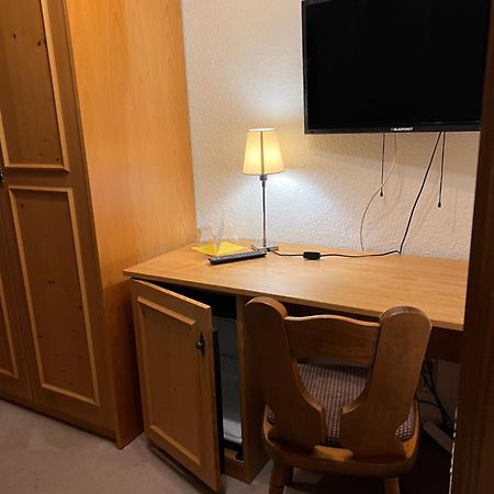 Kirchheim  Hotel Erfurter Kreuz מראה חיצוני תמונה