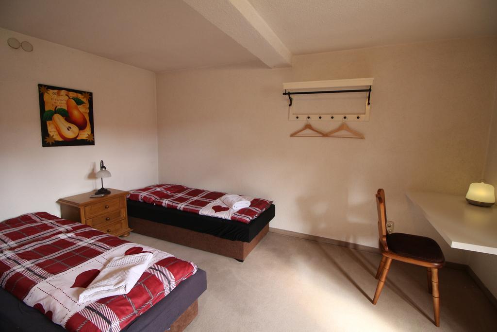 Kirchheim  Hotel Erfurter Kreuz מראה חיצוני תמונה